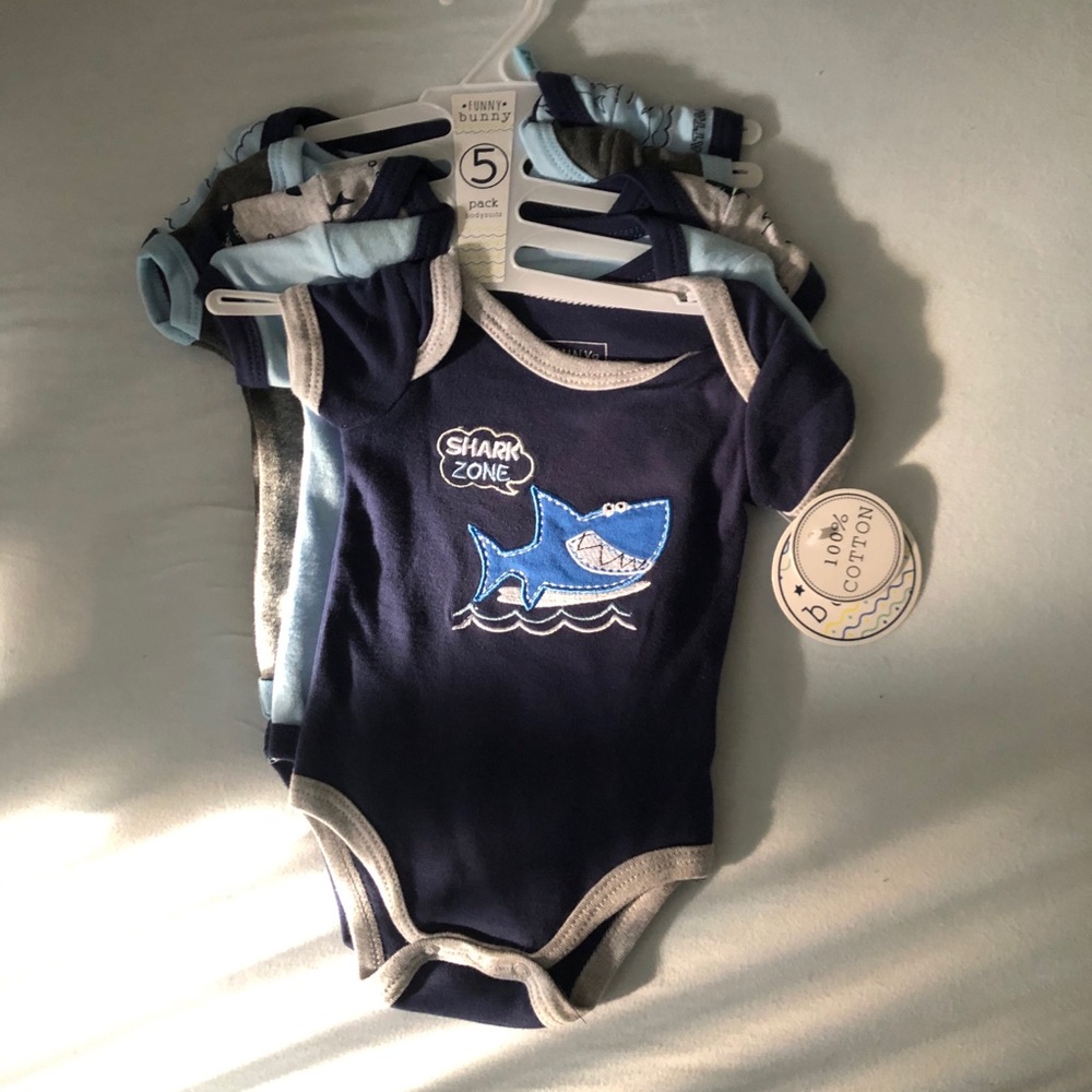 5 pack short sleeved onesie shark theme